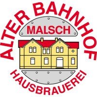 Logo für den „Alten Bahnhof Malsch“, mit einem gelben Gebäude mit rotem Dach, umgeben von „Hausbrauerei“ in roter Schrift.