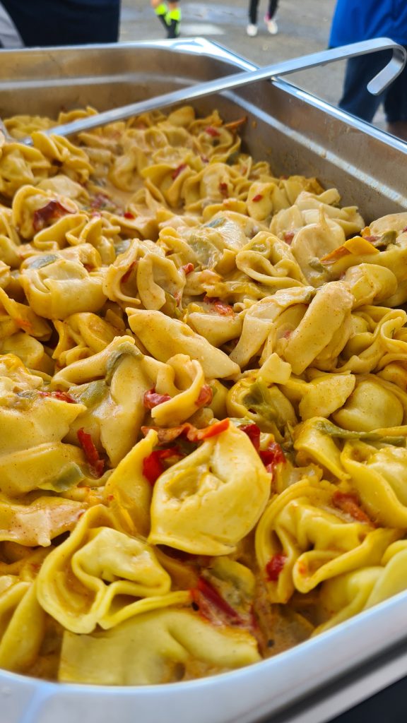 Das Mittagessen - Tortellinie mit Paprika