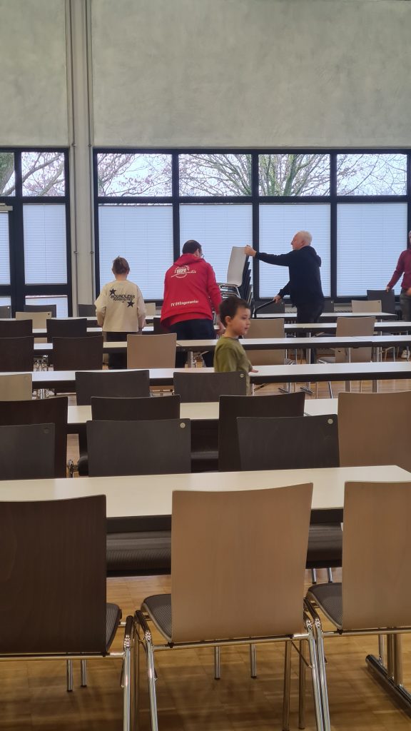 Aufbau der Stühle und Tische