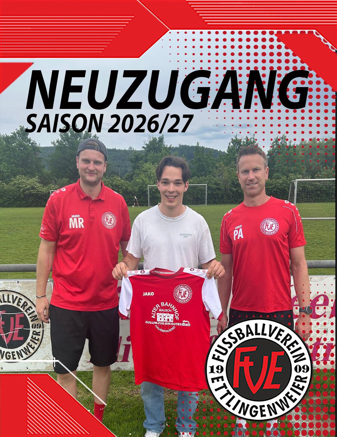 Matteo Fulda hält ein FVE-Trikot und steht neben Marius Rieger und Patrick Anstett